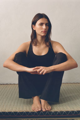 Leggings de yoga acampanados con SoftMove - H&m фото 14