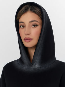 Худи женское черное с начесом и надписью Revolt - Mark formelle фото 4