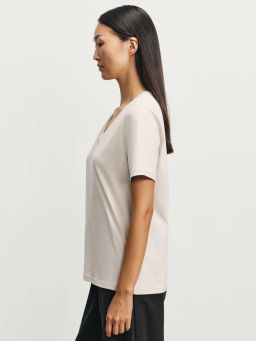 Базовая футболка с V-образным вырезом из хлопка / Zarina  фото 4