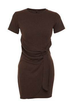 Kahverengi Baglama Detayl? Bisiklet Yaka Triko Gorunumlu Mini Orme Elbise TWOSS22EL0751