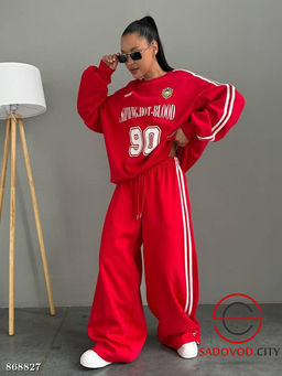 Спортивный женский костюм