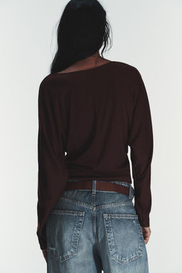 CAMISETA DRAPEADO LATERAL / Chocolate - Zara фото 4