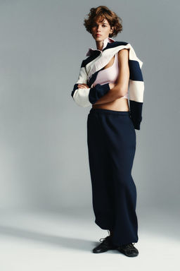 TOP WITH SQUARE NECKLINE