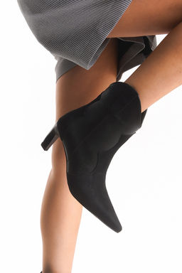 Siyah Suet Deri Detayl? Topuklu Kad?n Bilekte Bot
TAKAW26BO00048