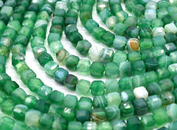 Бусины из агата тонированного кубик гр.5мм цв.зеленый, 38см, 76 бусин Радуга камня