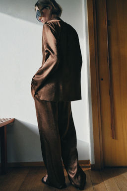 BLAZER FLUIDA EFECTO ARRUGADO / Marr?n - Zara фото 4