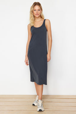 TRENDYOLMILLA Antrasit Ask?l? Havuz Yaka Modal Icerikli Shift/Duz Midi Orme Elbise TWOSS24EL00410