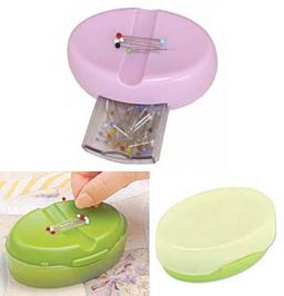 Пластиковый контейнер для булавок с магнитом Clover  фото 2