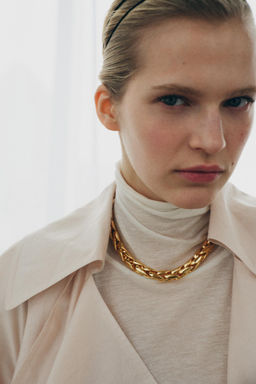 Колье Zara Collar Cadena Metalica золотистое