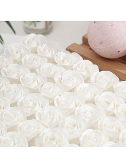 Розы мыльные белые, набор 81 шт. в коробке