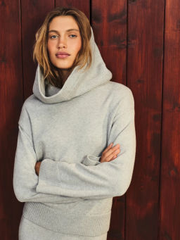 Джемпер с капюшоном с содержанием вискозы / Zarina