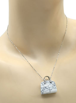 Оригинальная подвеска с кахолонгом искусственным в форме сумочки 25*10*27мм.