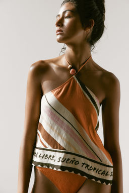 Top playero estampado con escote halter - H&m фото 5