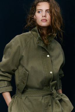 Chaqueta en sarga de algod?n con cintur?n - H&m фото 4
