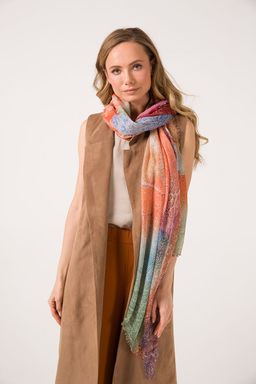 Палантин из вискозы с акварельно-геометрическим принтом - Модные истории фото 4