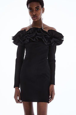 Vestido off-the-shoulder con volante