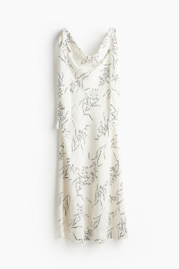 Vestido con tirantes de lazo