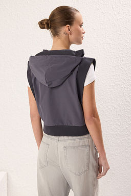 Trendyolmilla Antrasit Kontrast Dokuma Garni Detayl? Regular/Normal Kal?p Esnek Orme Yelek TWOSS25YE00008  фото 4