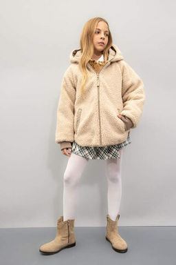 Плюшевое пальто с капюшоном и карманами на двусторонней молнии для девочек - Defacto фото 2