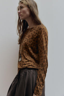 FINE KNIT ANIMAL PRINT JUMPER