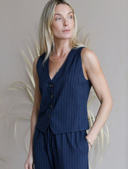 Жилет из костюмной ткани