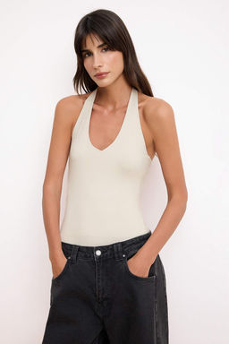 Tas Vucuda Oturan Havuz Yaka Kolsuz S?rt Dekolteli C?tc?tl? Poliamid Orme Body TWOSS26BD00011