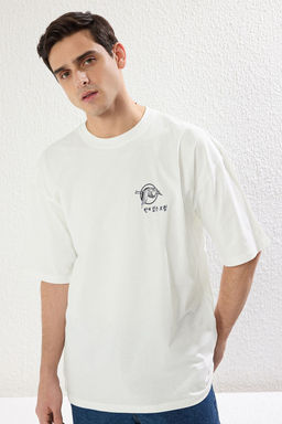 Ekru Oversize/Genis Kesim Uzak Dogu Bask?l? K?sa Kol %100 T-Shirt TMNSS23TS00170