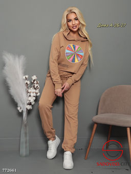 Женский спортивный костюм