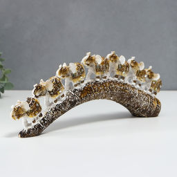 Фигурка полистоун «Семь белых слонов с попоной из арабского ковра на роге», 11.5×31×5 см