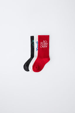 3-PACK OF GRAFFITI TEXT SOCKS