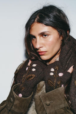 KNIT MITTENS WITH FLORAL EMBROIDERY