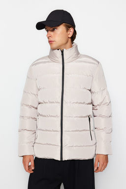 TRENDYOL MAN Siyah Regular Fit Ruzgara ve Suya Dayan?kl? Sisme Mont TMNAW23MO00096