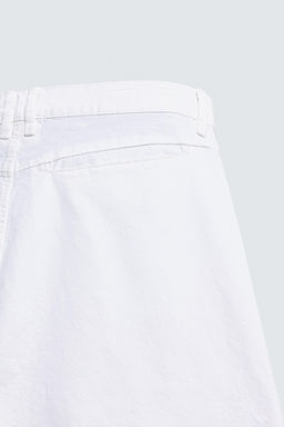 BERMUDA CHINO RELAXED FIT / Blanco