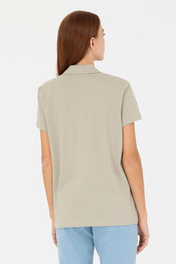Женская базовая футболка цвета хаки со свободным воротником Неожиданная скидка в корзине - U.s. polo assn фото 5