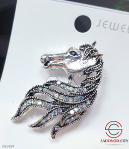 Брошка женская с символом года