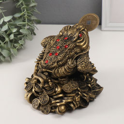 Нэцкэ фигурка «Денежная жаба с монетой на горе монет», полистоун, под бронзу, 16.2×19×16.5 см
