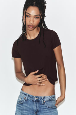 CAMISETA ABERTURA ESPALDA / Marr?n oscuro