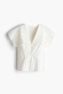 Top con cuello marinero y bordado ingl?s