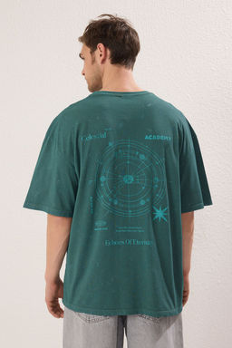 Trendyolmilla Man Yesil Oversize/Genis Kesim Eskitme/Soluk Efekt Galaksi Bask?l? T-Shirt TMNSS25TS00076