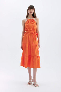 Платье миди без рукавов с воротником-халтер и поясом