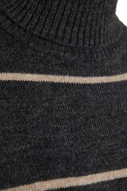 TRENDYOLMILLA Tas Maxi Triko Genis Kal?p Yumusak Dokulu Elbise TWOAW24EL00056  фото 21