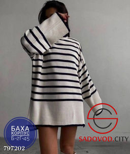 вязанный свитер в полоску