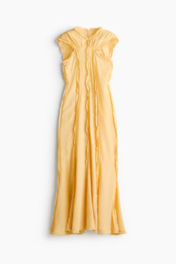 Vestido de espalda descubierta con volantes
