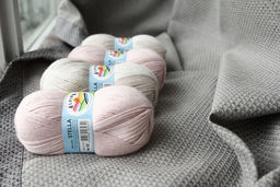 Пряжа ALPINA STELLA 50% альпака, 45% мериносовая шерсть, 5% металлизированный полиамид 3 шт. х 100 г 250 м 13 м