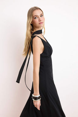 Siyah Animal A-Kesim/Can Form Kruvaze Kolsuz Buzgulu Maxi Tul Orme Elbise TWOSS26EL00208