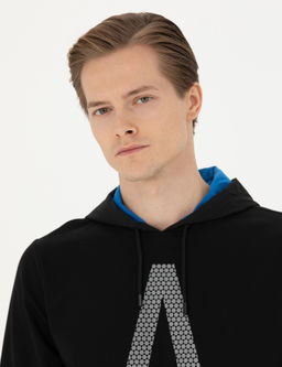 Черный свитшот с капюшоном