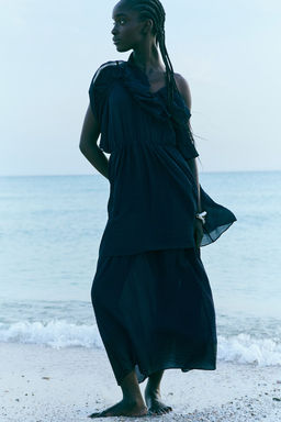 Vestido con hombros cut-out
