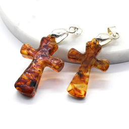 Крестик нательный из натурального янтаря 21*31мм цв.коньячный Радуга камня