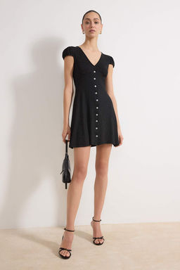 Siyah Puantiyeli Belden Ac?lan V Yaka Dugmeli Mini Yumusak Orme Elbise TWOSS26EL00019