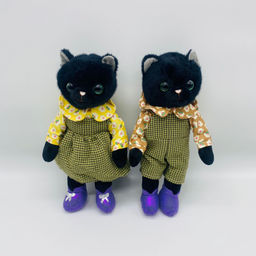 Мягкая игрушка Кошка черная в одежде